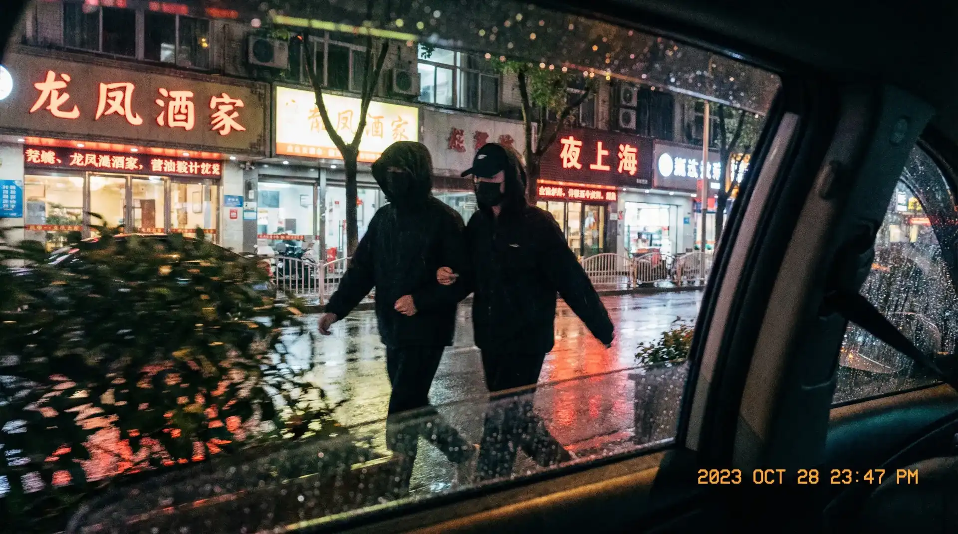 偷偷鲁青春草原视频 - 顶流明星深夜密会现场抓拍照片